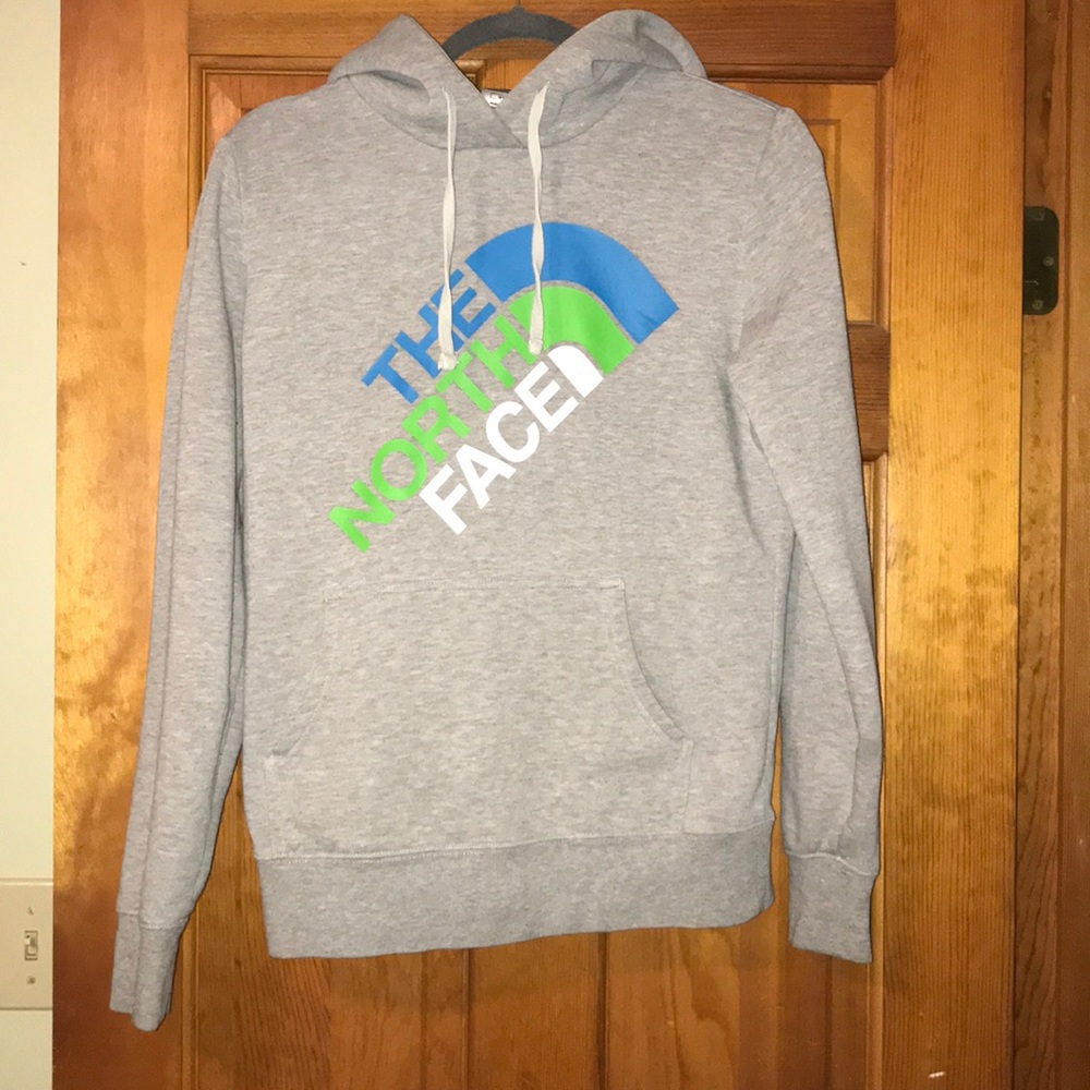 North Face sweatshirt. Soft & comfortable hoodie. Excellent condition!